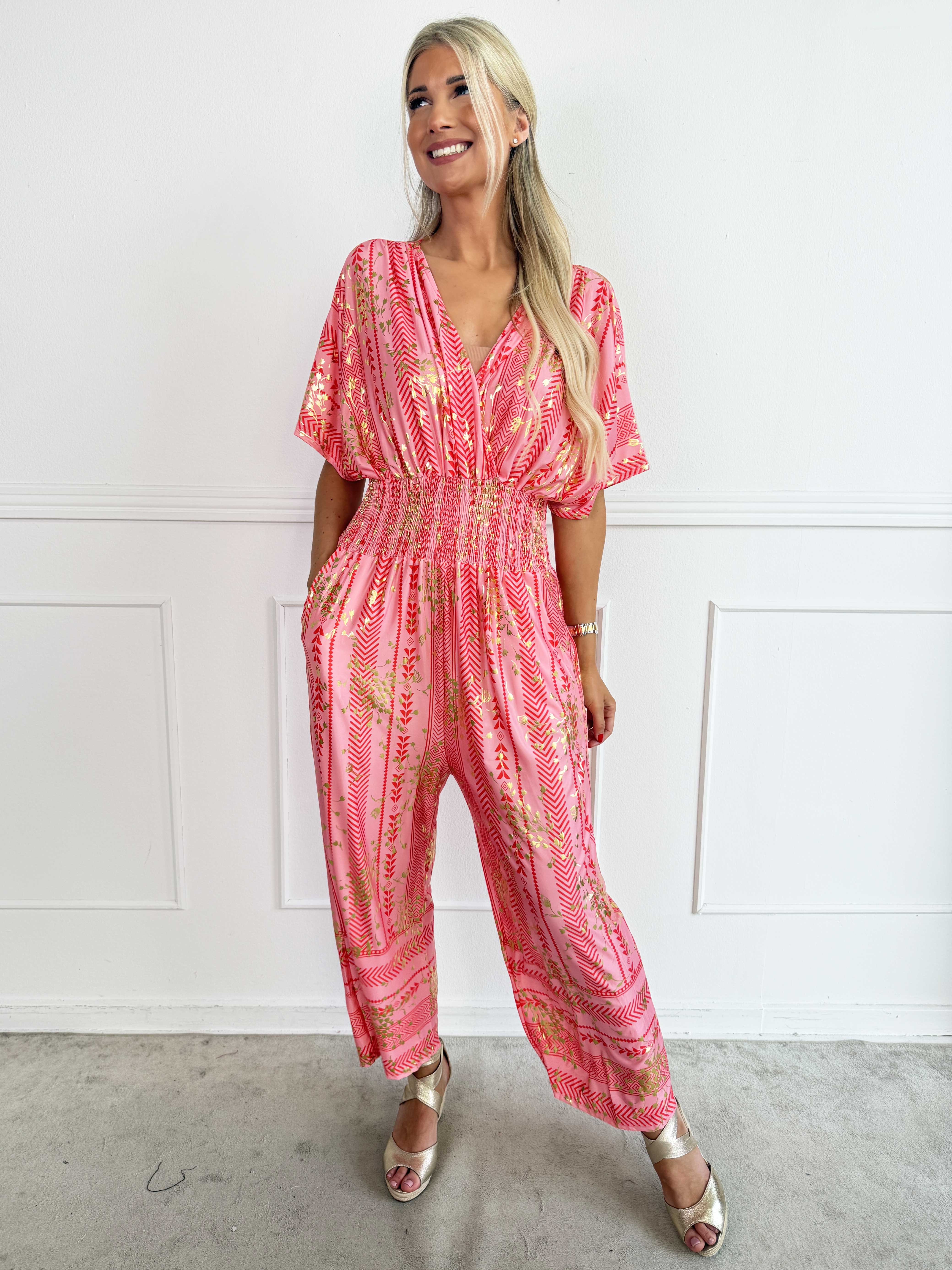 Pams Tribal Jumpsuit - Elastisk mønstret buksedragt med små guld blomster